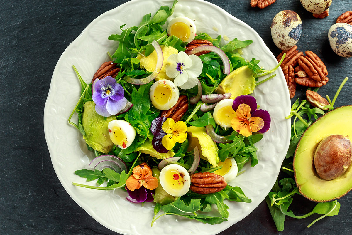 Salate und Gemüse dürfen in ihrem Ernährungsplan gemischt und getauscht werden. Wichtig ist die Kombination mit Eiweiss